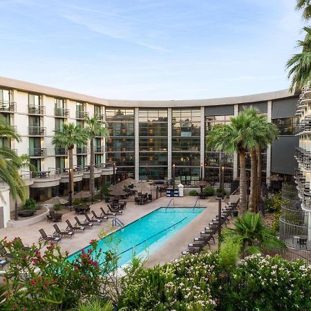 Embassy Suites By Hilton Phoenix Biltmore Exterior photo