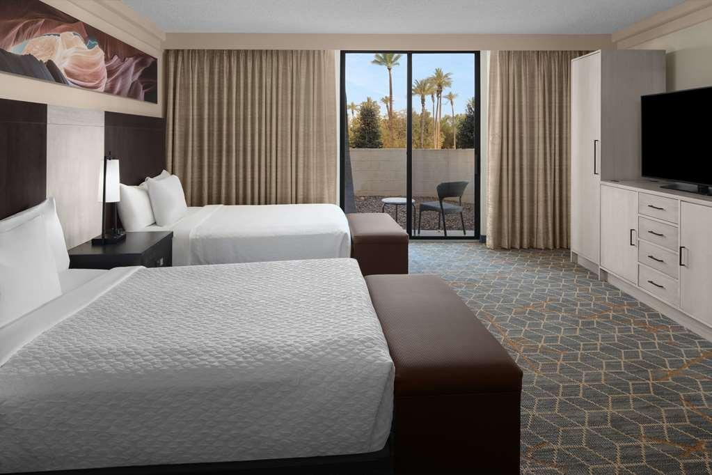 Embassy Suites By Hilton Phoenix Biltmore Room photo